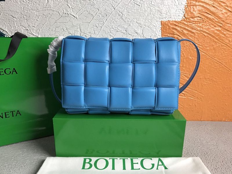 希少色ボッテガヴェネタ パデットカセット 偽物 ショルダーバッグ ブルー bou77826通販