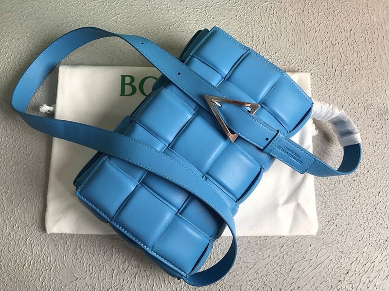 希少色ボッテガヴェネタ パデットカセット 偽物 ショルダーバッグ ブルー bou77826高い品質