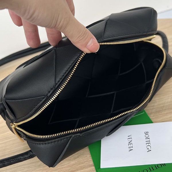 新デザイン ボッテガ カセット スモール 偽物 ショルダーバッグ bou87869N級品