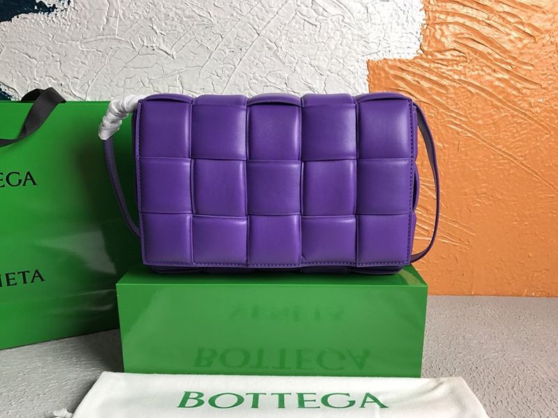 ☆超人気☆ボッテガヴェネタ パデッドカセット コピー ショルダーバッグ ロイヤルパープル bov03999通販