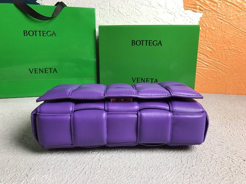 ☆超人気☆ボッテガヴェネタ パデッドカセット コピー ショルダーバッグ ロイヤルパープル bov03999最高級