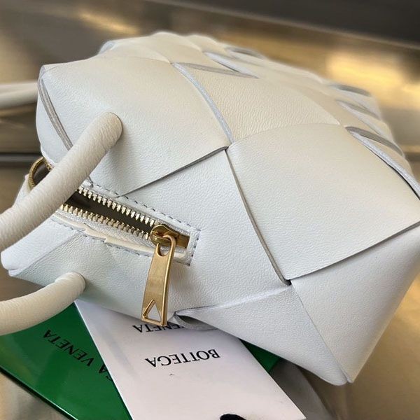 人気No1 ボッテガ カセット スモール ショルダーバッグ コピー bov05298代引きを販売