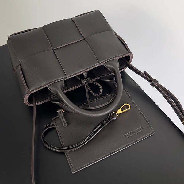 世界中で大人気♪ボッテガヴェネタ コピー キャンディー アルコ トートバッグ bow00662N級品