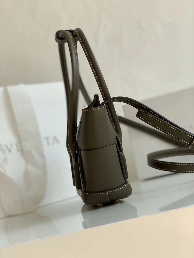 ☆超人気☆ボッテガヴェネタ 偽物 ザアルコ トップハンドルミニバッグ bow44417激安送料無料