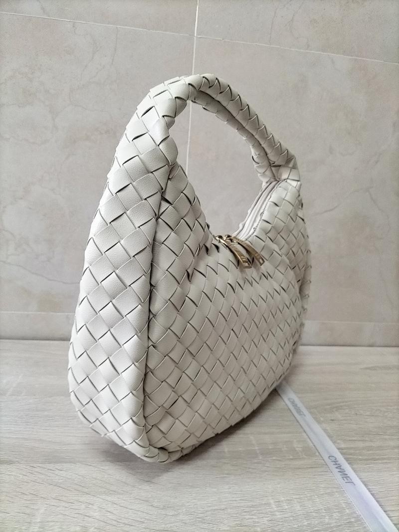 ★日本!!人気！ボッテガヴェネタ パデッド ジョディ 偽物 ホワイト bow77427高い品質