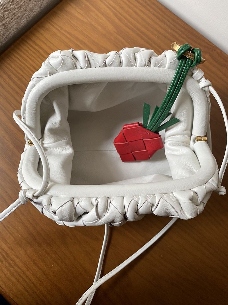 21AW新作ボッテガヴェネタ ミニ ザポーチ コピー レザー製ミニクラッチバッグ boy37182N級品