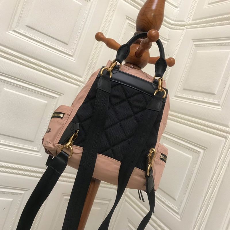 秋冬新作★バーバリー リュック コピー★ The Rucksack ナイロンバックパック Bah94961高い品質