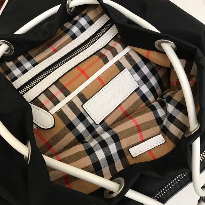 争奪戦バーバリー Rucksack リュック コピー サック バックパック Bai95750代引きを販売