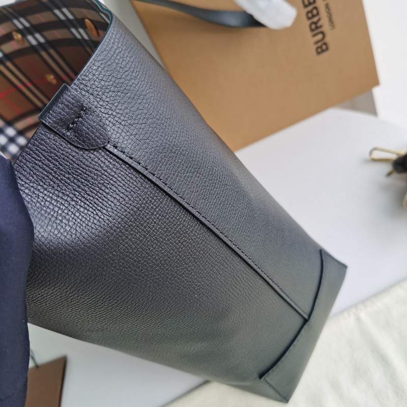 目を惹くカラー バーバリー トートバッグ スーパーコピー SM TOTE Bak78743N級品