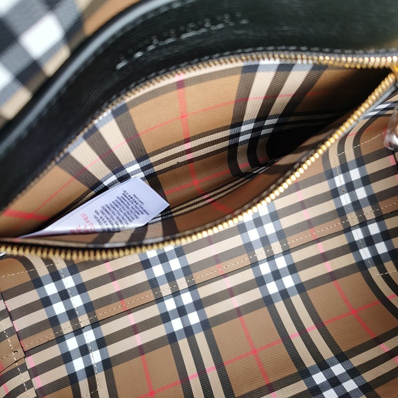 目を惹くカラー バーバリー トートバッグ スーパーコピー SM TOTE Bak78743代引きを販売