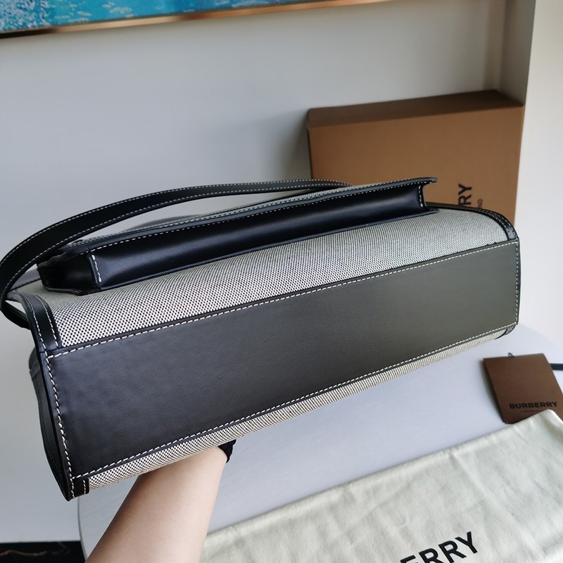春もの新作バーバリー ショルダーバッグ 偽物 ミニ ツートン キャンバス＆レザー ポケットバッグ Bal68896高い品質