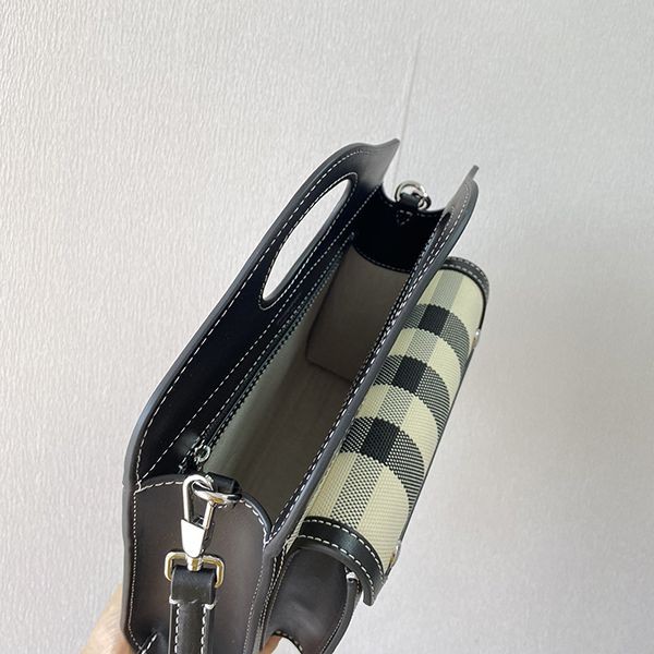 入手困難バーバリー ポケットバッグ コピー ミニ ツートン キャンバス＆レザー Ban68095高い品質