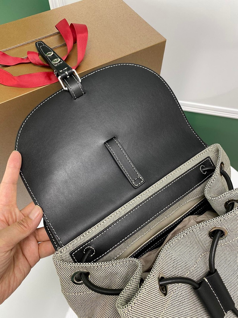 可愛い バーバリー リュック コピー ナイロン＆レザーポケットバックパック Baq08067N級品