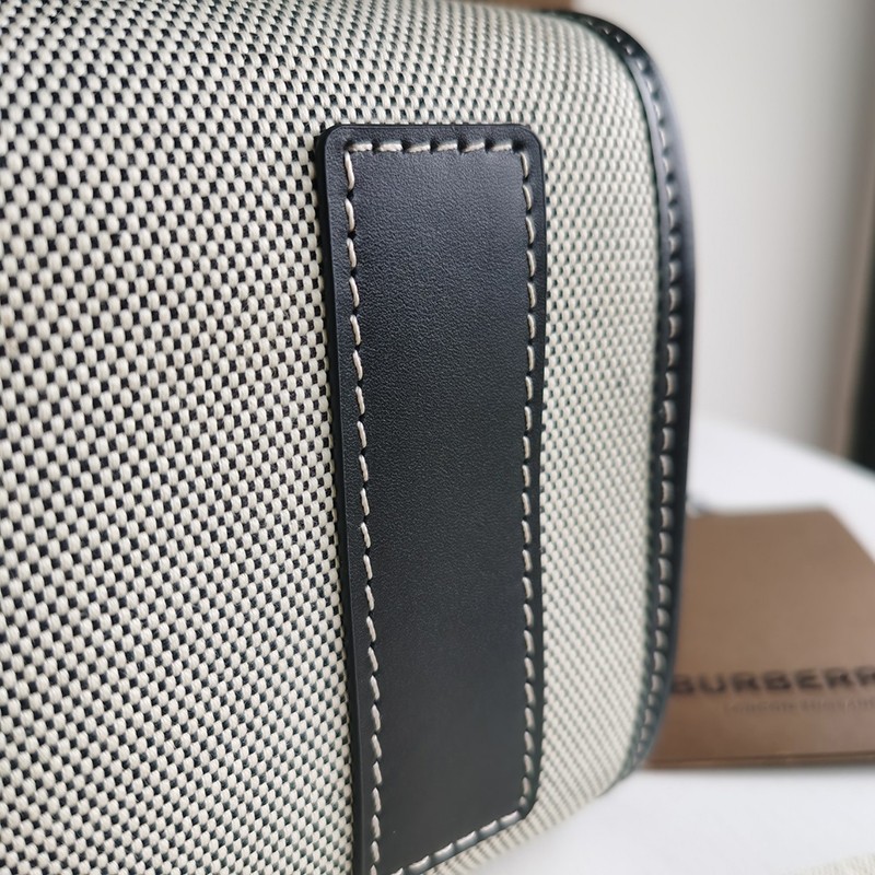 秋冬新作バーバリー トートバッグ 偽物 スモール SM NEW TOTE Bat07930N級品