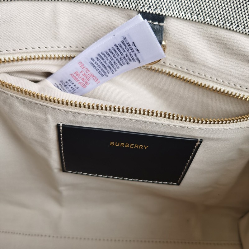 秋冬新作バーバリー トートバッグ 偽物 スモール SM NEW TOTE Bat07930代引きを販売