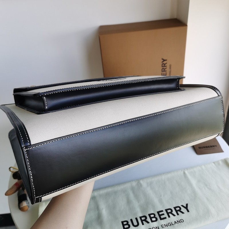 人気急上昇バーバリー ショルダーバッグ コピー ミニ ツートン キャンバス＆レザー ポケットバッグ Baz55041最高級