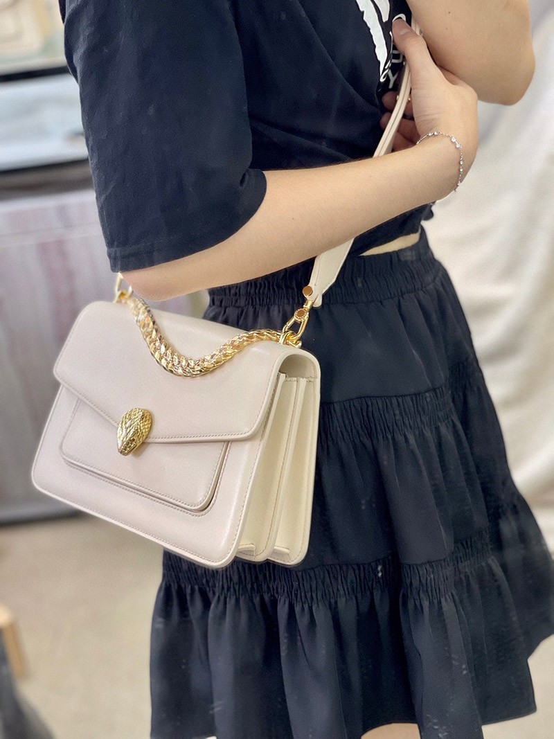 送料込【ブルガリ】新色! SERPENTI FOREVER 白 ナッパ ハンドバッグ Buy87368激安通販サイト