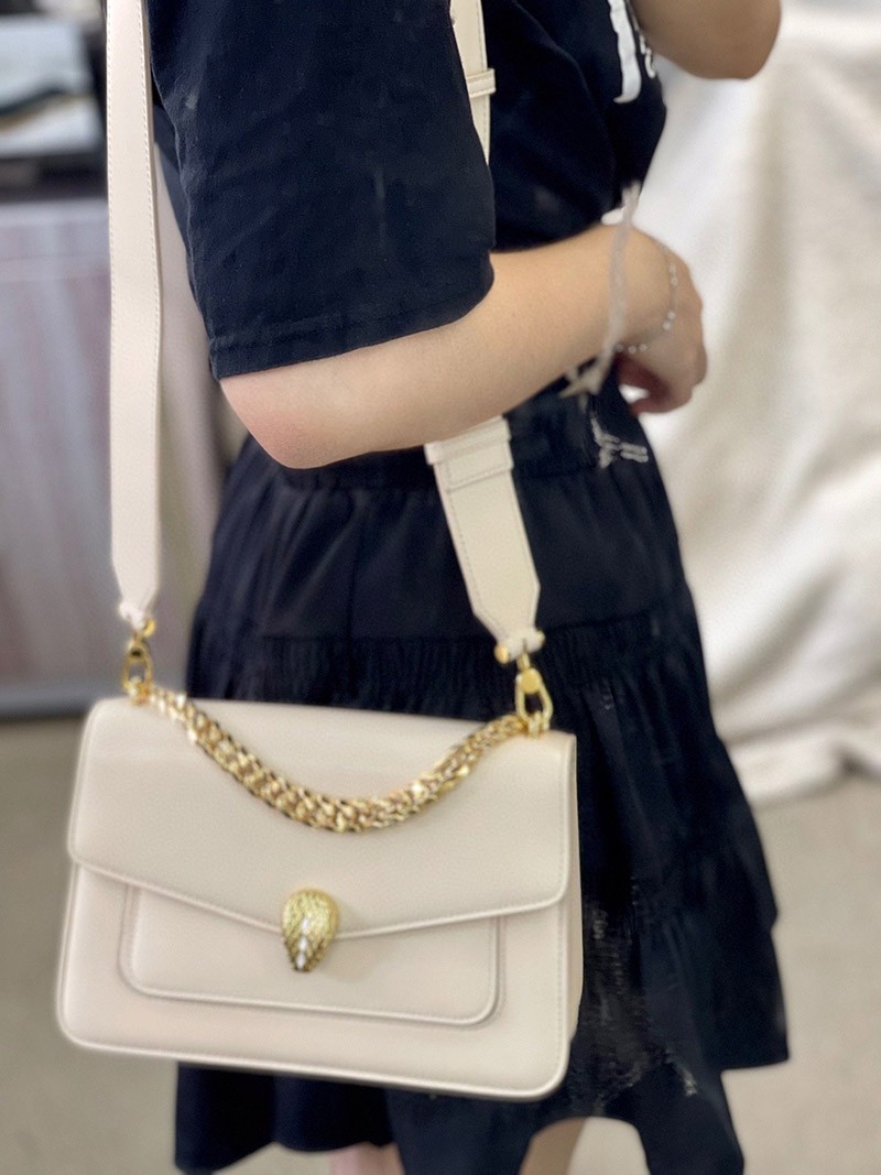 送料込【ブルガリ】新色! SERPENTI FOREVER 白 ナッパ ハンドバッグ Buy87368