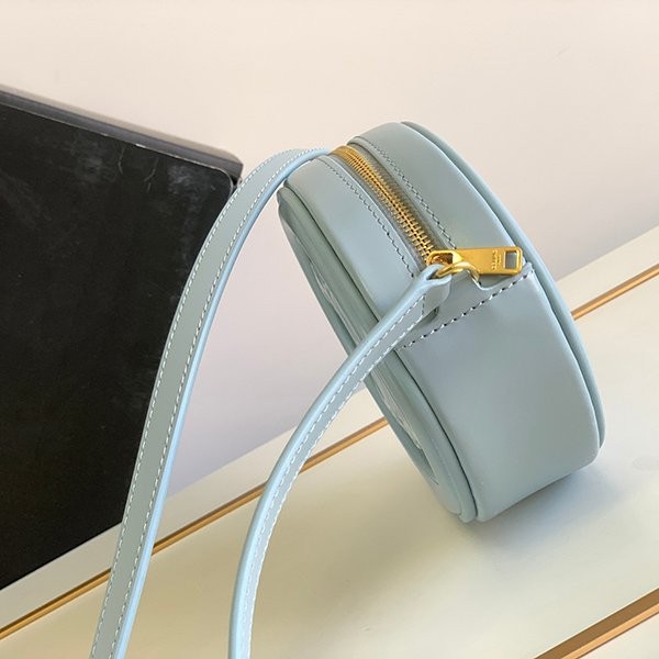 入手困難セリーヌ コピー通販 OVAL SHOULDER CLUTCH トリオンフ 101703DPQ Cem49642激安送料無料
