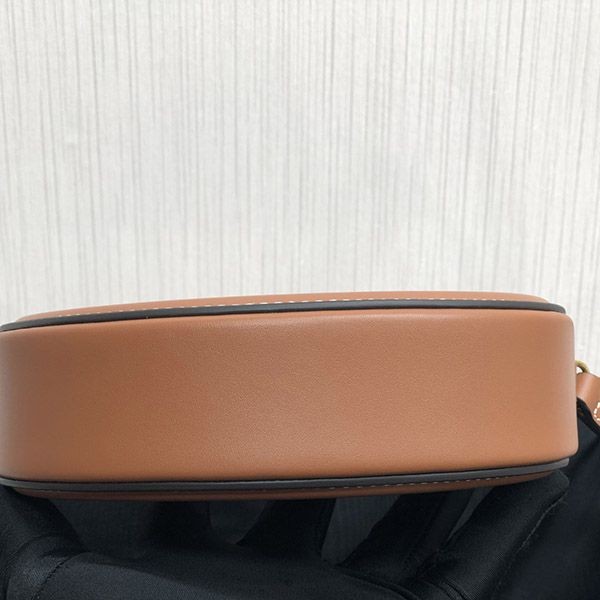 セリーヌ 偽物 クロスボディ オーバルパース キュイル トリオンフ ナチュラル / タン 10I702DTL02NTN級品