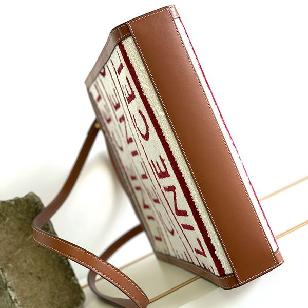 日本未入荷セリーヌ コピー バーティカル カバ スモール ロゴ バッグ 192082EFY.01WB高い品質