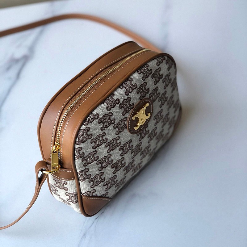 国内完売☆セリーヌ ショルダーバッグ コピー カメラバッグ トリオンフの刺繍 194332CS819BR激安送料無料