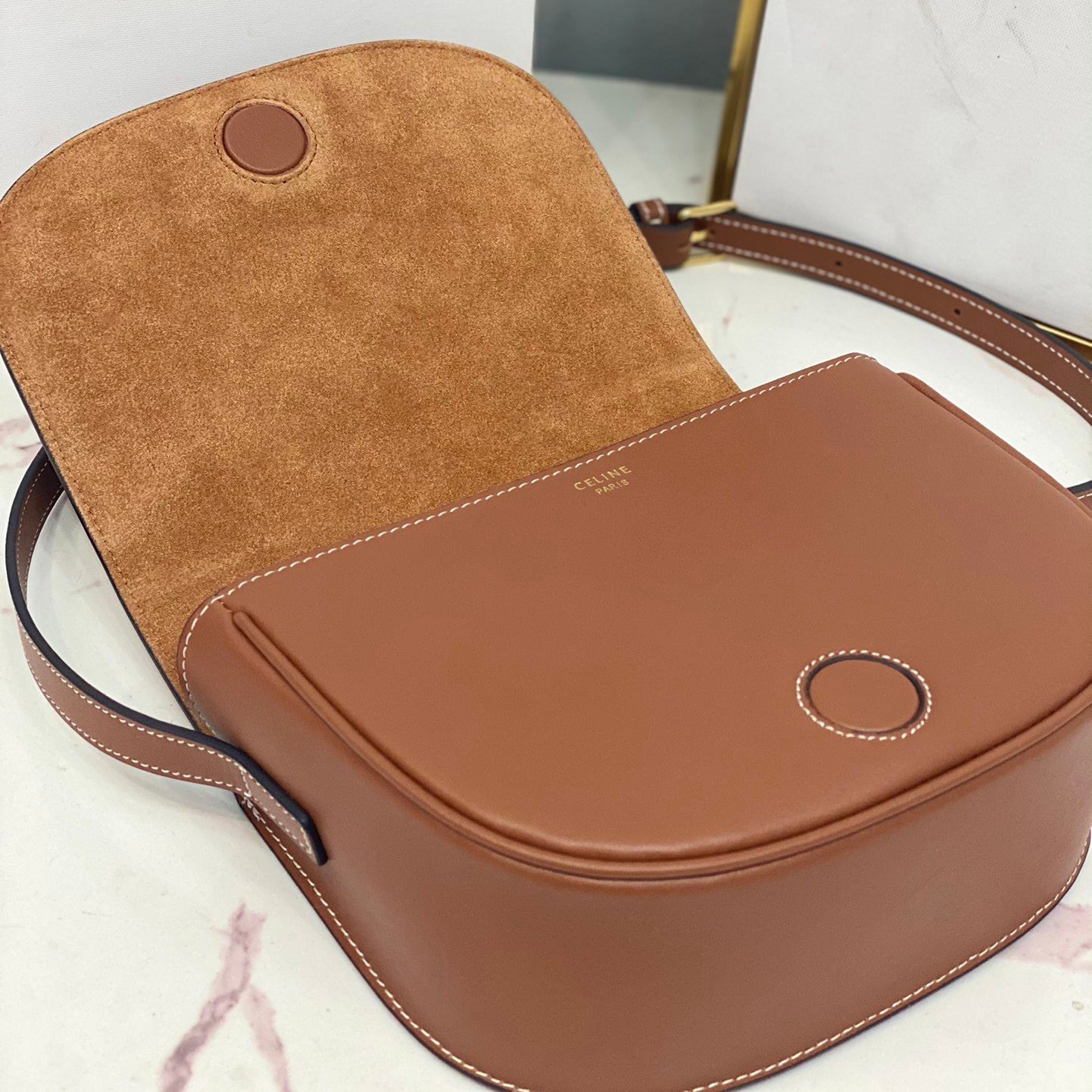 日本未入荷セリーヌ フォルコキュイル トリオンフ コピー ショルダーバッグ 198263DU9N級品