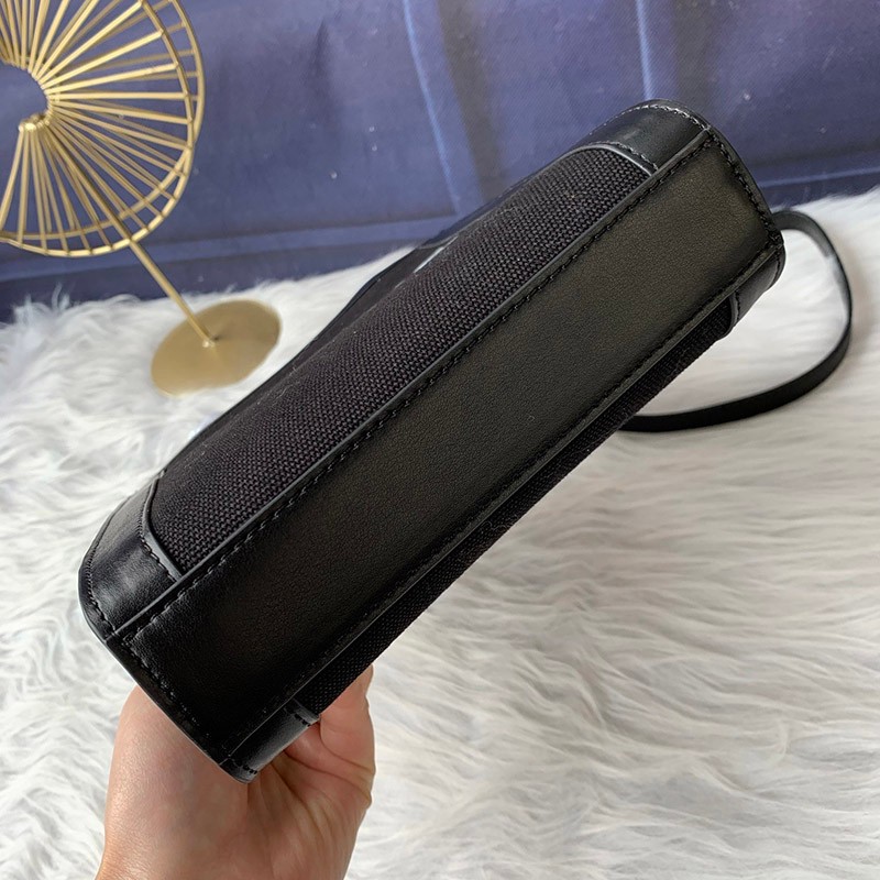 関税込★セリーヌ ショルダーバッグ 偽物 ミニ バーティカル カバ バッグ Ced90530最高級