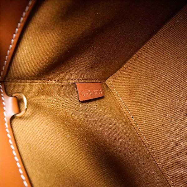 ☆超人気☆セリーヌ コピー トリオンフ ロゴプリント レザーキューブ型ハンドバッグ Cee26582激安送料無料