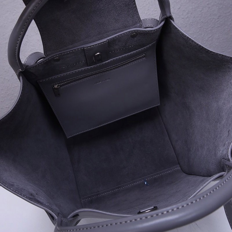 ☆即日発送☆セリーヌ バッグブラック 偽物 スモールビッグ ラゲージ Cej63785代引きを販売