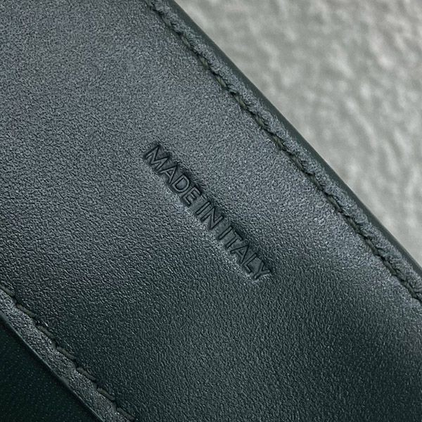 ☆超人気☆セリーヌ 16（セーズ） 偽物 ミディアム ショルダーバッグ グリーン【3サイズ】 Cem85504品質保証