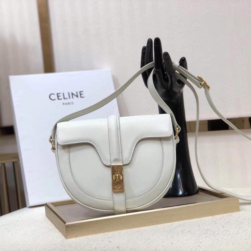 希少色セリーヌ 偽物 スモール ブザス 16（セーズ）バッグ Cen33126