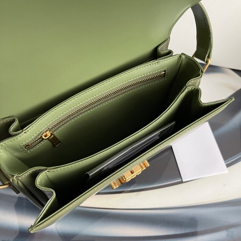 国内発送★セリーヌ ショルダーバッグ コピー ティーン トリオンフバッグ Ceo91432代引きを販売