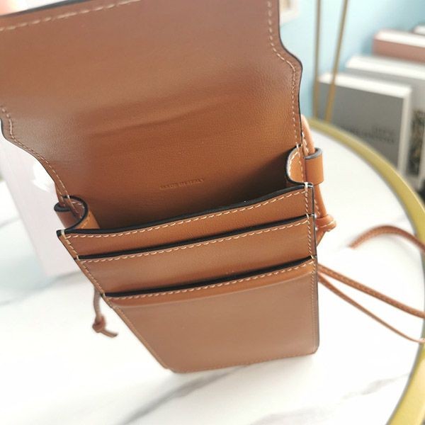 定番セリーヌ フラップ付きモバイルポーチ 偽物/ ラムスキン Cep52204最高級