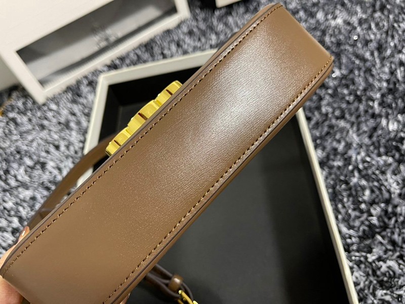 日本未入荷【セリーヌ ショルダーバッグ コピー】トリオンフ ショルダーバッグ 茶色 Ces06930高い品質