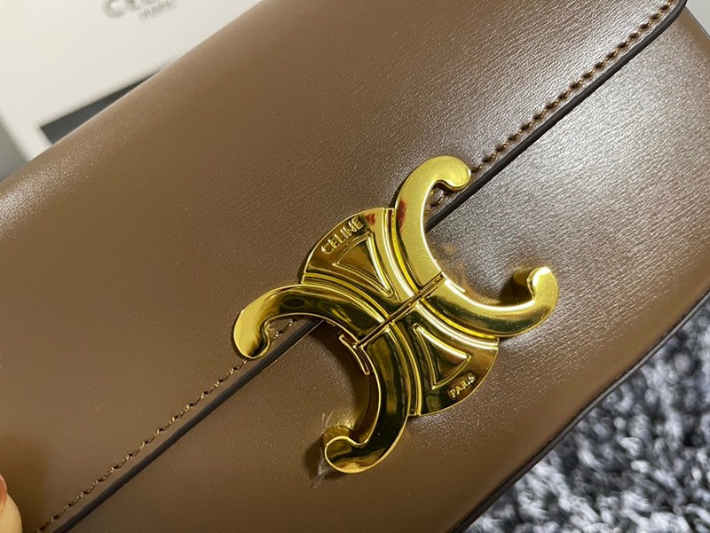 日本未入荷【セリーヌ ショルダーバッグ コピー】トリオンフ ショルダーバッグ 茶色 Ces06930品質保証