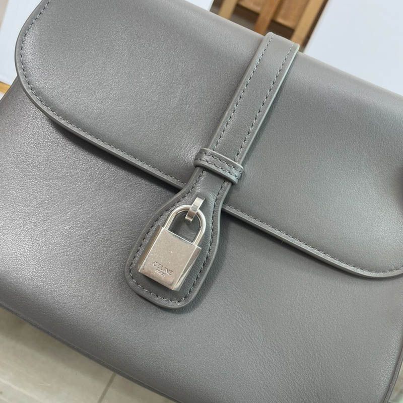 ☆超人気☆セリーヌ 関税補償☆ ミディアムTABOUショルダー コピー Ceu71306N級品