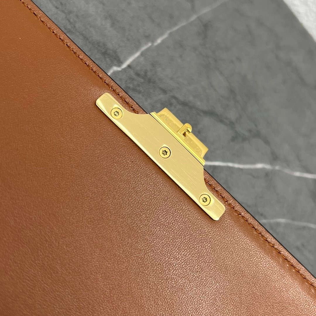 定番セリーヌ 偽物 トリオンフ チェーン ショルダーバッグ Cey98837N級品
