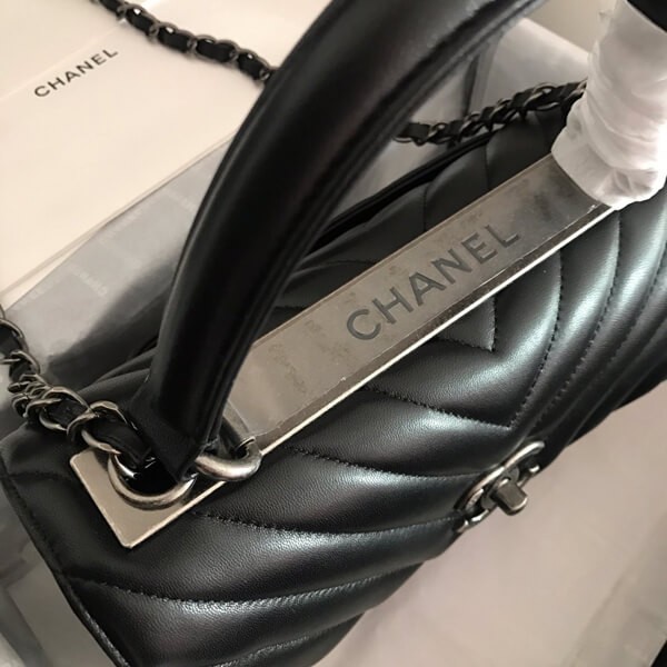 20SS！シャネル《クール！》ココハンドル シェブロン偽物 黒A92990高い品質