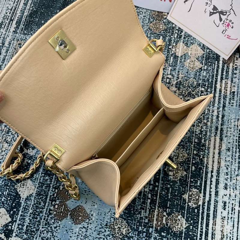 目を惹くカラー シャネル ショルダーバッグスーパーコピーお洒落に♪ shs82035代引きを販売