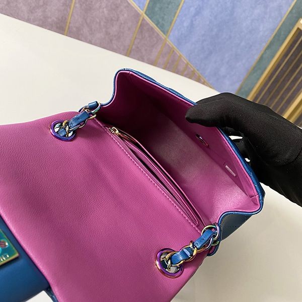 目を惹くカラーシャネル ミニ フラップ バッグ マトラッセ スーパーコピー shp02815人気