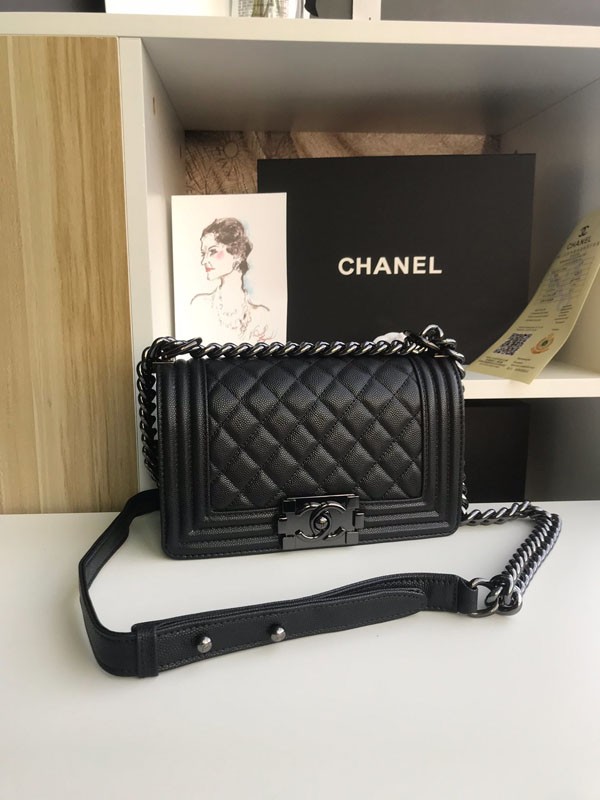 《大人気》シャネル キャビアスキン ボーイ シャネル ショルダーバッグ 偽物 shp35100