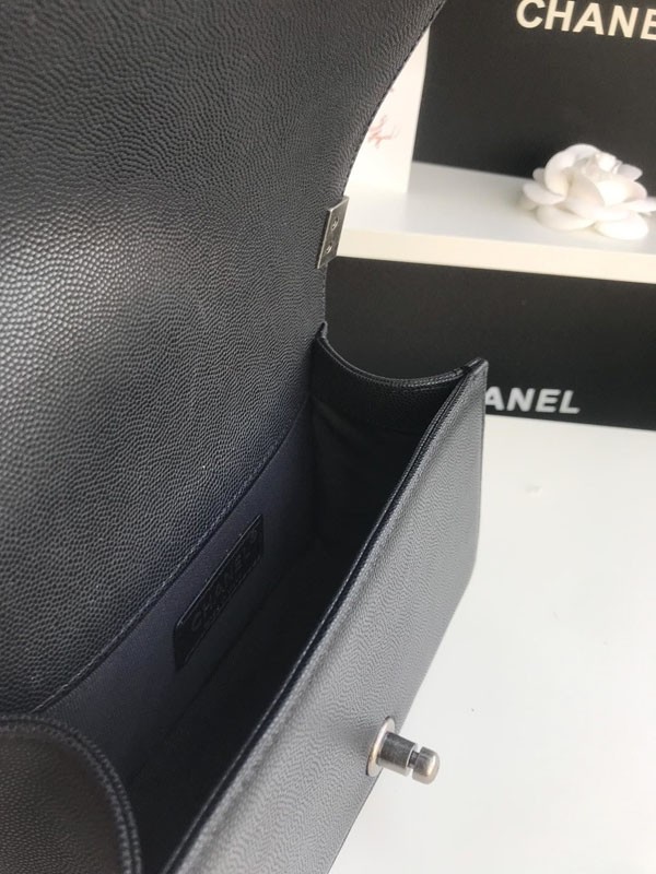 《大人気》シャネル キャビアスキン ボーイ シャネル ショルダーバッグ 偽物 shp35100代引きを販売