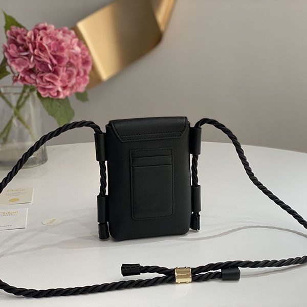 目を惹くカラー クロエ KEY スマホポーチ シャイニーカーフスキン製フラップ付き chm99259人気