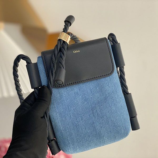 最安値挑戦 クロエ KEY 偽物スマホポーチ シャイニーカーフスキン製フラップ付き chs20871激安送料無料