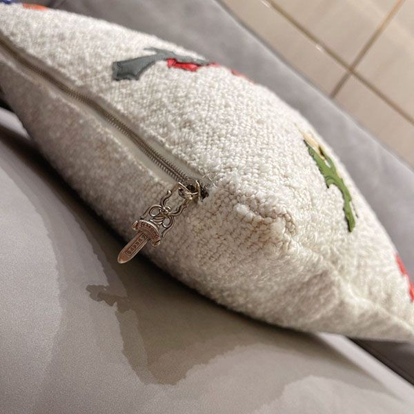 お部屋に高級感をプラス クロムハーツ クッション Kuy40729N級品