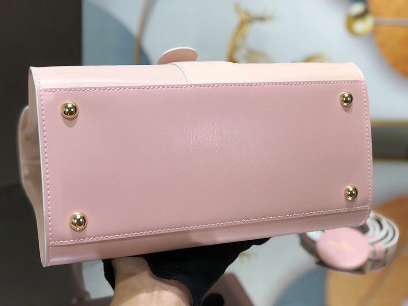 累積売上総額第１位！デルボー スーパーコピー カーフスキン ブリヨン MM ショルダー ハンドバッグ Dee24867人気