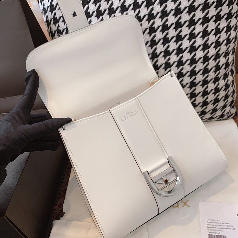 大人気！【デルボー ハンドバッグ コピー】ブリヨン Ivoryステッチ ミディアムハンドバッグ Deg55640最高級