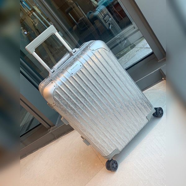 人気！ディオール×RIMOWA コピー トランク キャリーケース ブルー 1DRTR003YWX代引きを販売