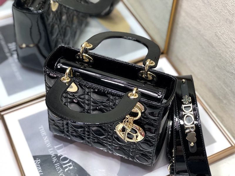 レディ ディオール スモールハンドバッグ偽物 カーフスキン ショルダー M0531OWCB_M900代引きを販売